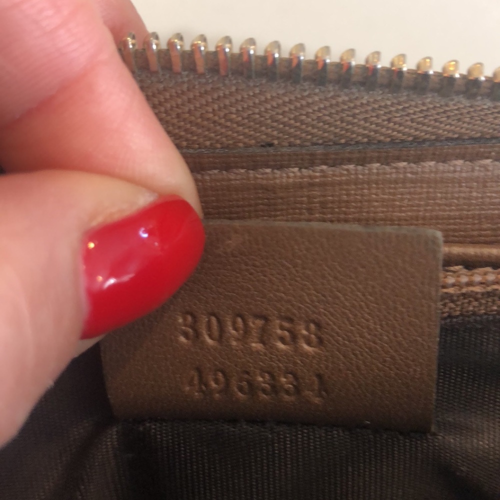 Authentic Gucci Wallet - Picture 3 of 7